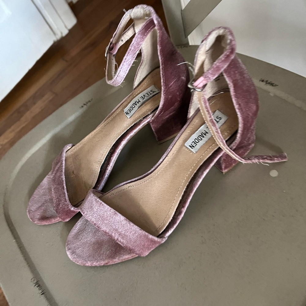 3 pairs of size 7 Steve Madden heels it’s a bundle
